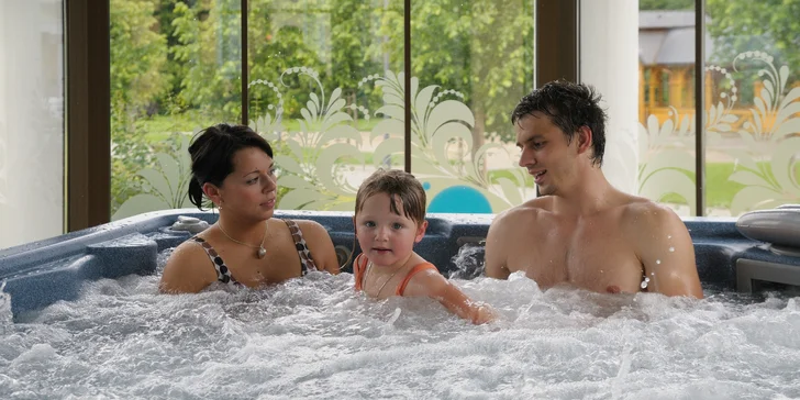 Lázeňský pobyt v Klášterci nad Ohří: snídaně či polopenze, vstup do bazénu s vířivkou a solné jeskyně