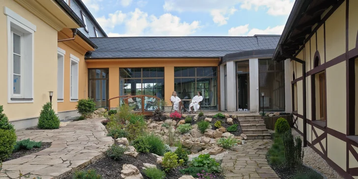 Lázeňský pobyt v Klášterci nad Ohří: snídaně či polopenze, vstup do bazénu s vířivkou a solné jeskyně