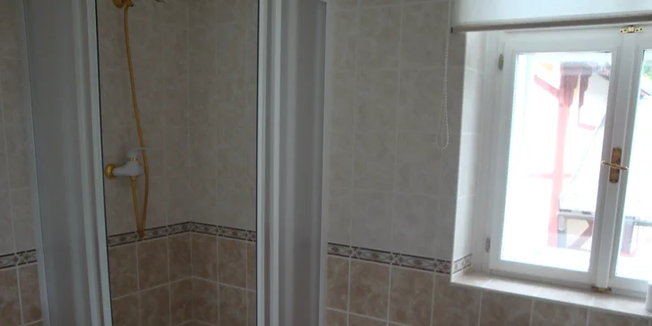 Lázeňský pobyt v Klášterci nad Ohří: snídaně či polopenze, vstup do bazénu s vířivkou a solné jeskyně