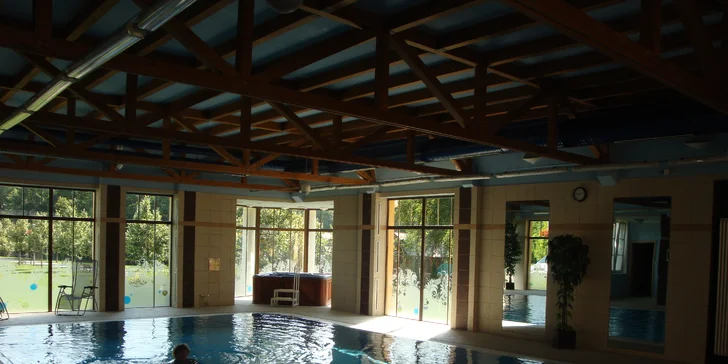 Lázeňský pobyt v Klášterci nad Ohří: snídaně či polopenze, vstup do bazénu s vířivkou a solné jeskyně