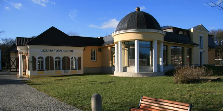 Lázeňský pobyt v Klášterci nad Ohří: snídaně či polopenze, vstup do bazénu s vířivkou a solné jeskyně