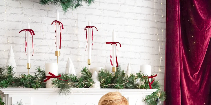 Vánoční focení ve studiu pro 5 osob: 10 upravených snímků, vyzdobený ateliér, na výběr 3 pobočky