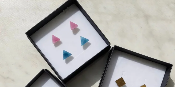 Vyrobte si vlastní brož nebo náušnice: kurz výroby skleněných šperků pro 1 osobu