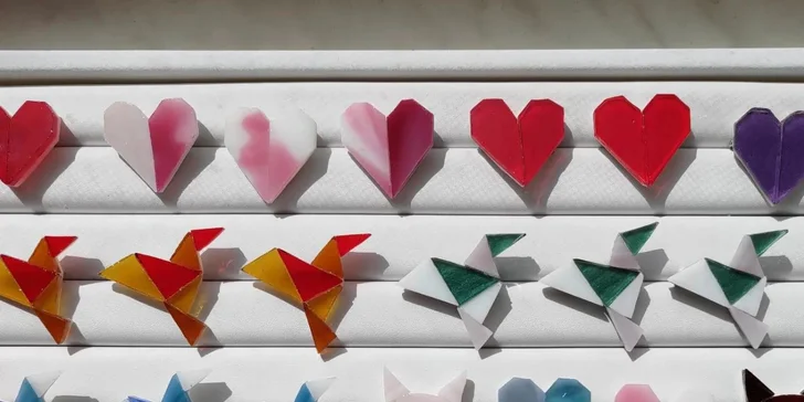 Vyrobte si vlastní brož nebo náušnice: kurz výroby skleněných šperků pro 1 osobu