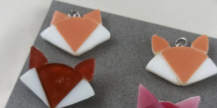 Vyrobte si vlastní brož nebo náušnice: kurz výroby skleněných šperků pro 1 osobu