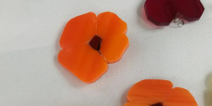 Vyrobte si vlastní brož nebo náušnice: kurz výroby skleněných šperků pro 1 osobu