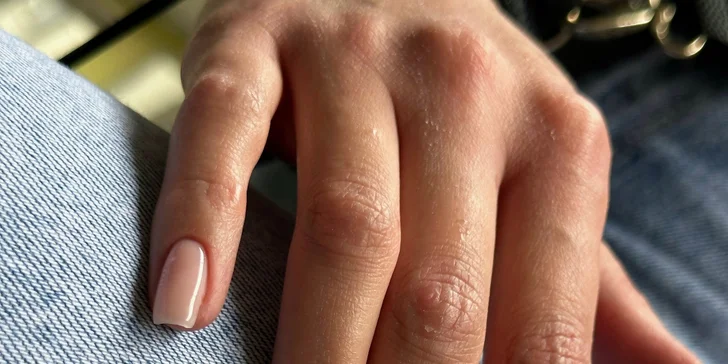 Manikúra v salonu v Libni: klasická, pánská, japonská i s gel lakem