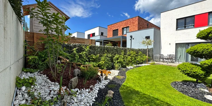 Sezónní zahradničení: praktické kurzy péče o trávník a stromy v každém ročním období