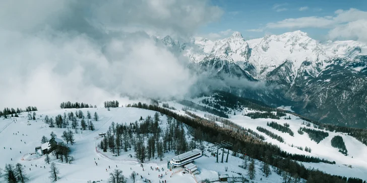 Ski opening v rakouském Hinterstoderu: ubytování bez jídla i s polopenzí, wellness, skipas a program v ceně