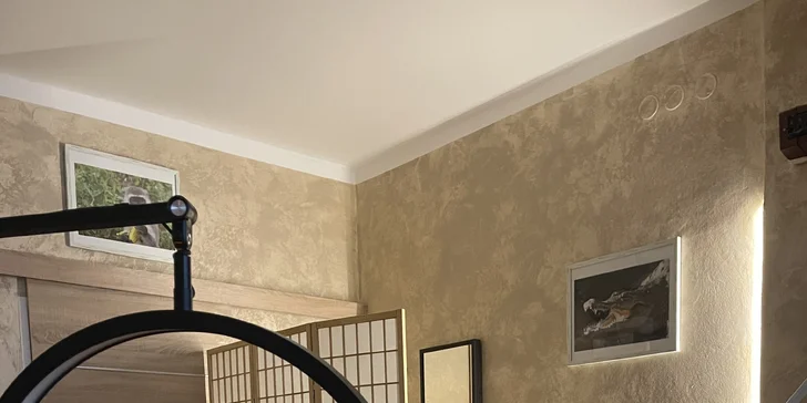 Kosmetické ošetření v salonu na Vinohradech: pro aknózní pleť i Deluxe péče s úpravou obočí