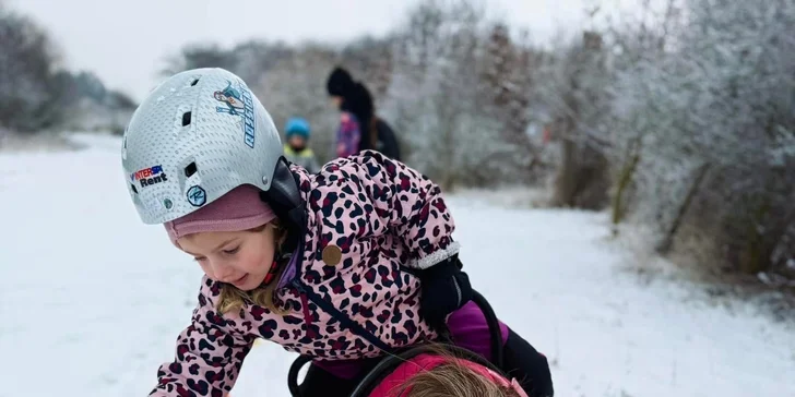 Zážitek na poníkové farmě: péče o poníky i projížďka s hledáním pokladu či plněním úkolů