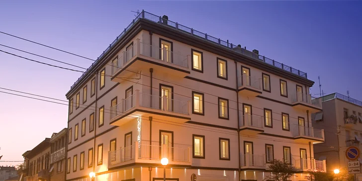 4* hotel se snídaní v historickém centru Rimini, cca 20 min. pěšky od pláže