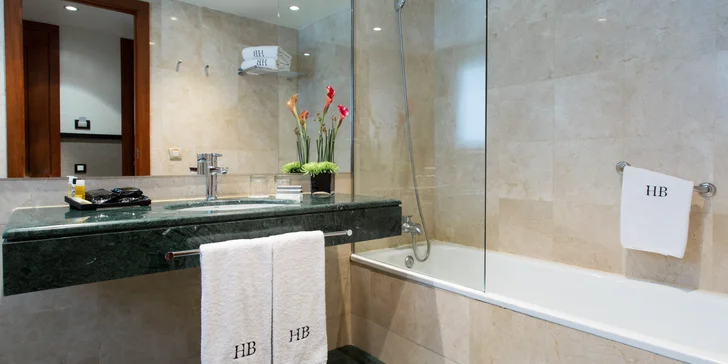 Dovolená v Barceloně: 4* hotel s bohatou snídaní a saunou, 2 km od Sagrada Família