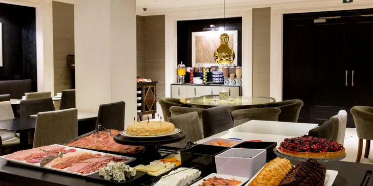 Dovolená v Barceloně: 4* hotel s bohatou snídaní a saunou, 2 km od Sagrada Família