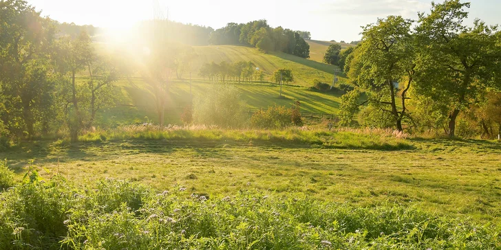 Jurta v Toulavě: areál statku uprostřed přírody a vyžití pro děti