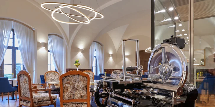 Hostina jako z pohádky: zážitkové degustační menu a wellness v zámeckém hotelu