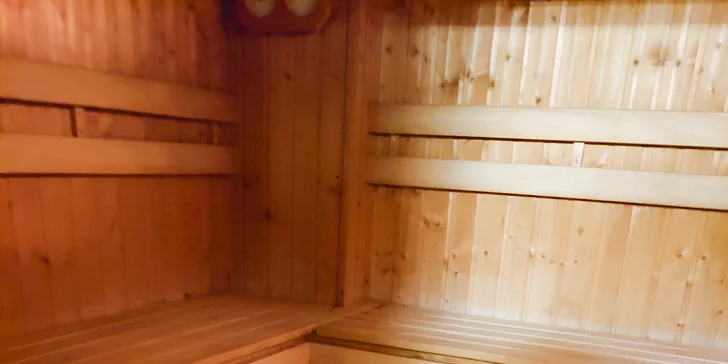 Privátní relax: 2 hodiny v sauně pro 1 až 3 osoby, odpočívárna s krbem