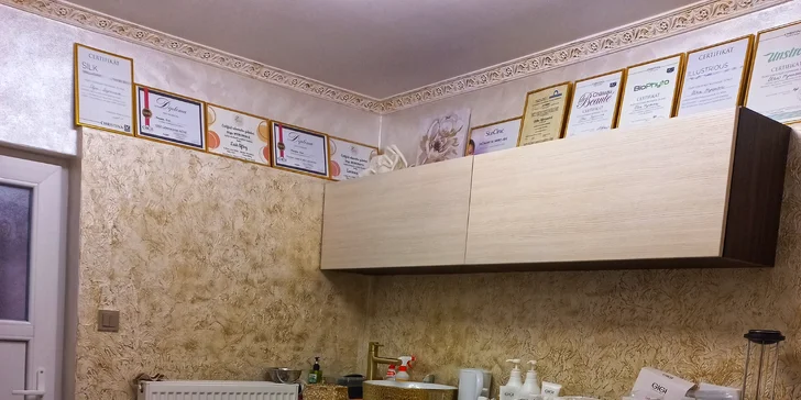 Vyberte si svou dávku krásy: Lifting řas, laminace, peeling i zábal na ruce