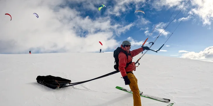 Zimní adrenalin: 1–⁠⁠⁠⁠⁠⁠2denní kurz snowkitingu se zkušenými instruktory