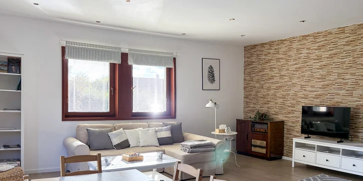 Dovolená v oblasti Tiských stěn: moderní prázdninový domek až pro 7 osob, možnost wellness