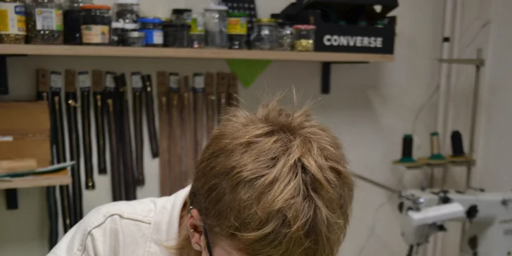 Workshopy práce s kůží: vyrobte si poznámkový blok, opasek nebo psaníčko