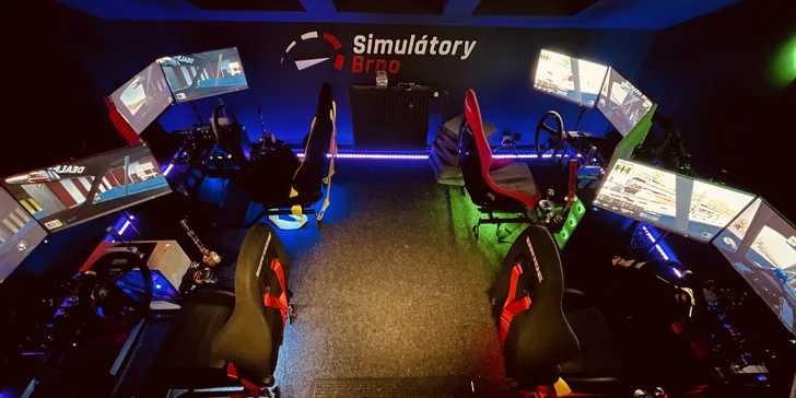 Hodina jízdy na automobilových simulátorech v centru Brna pro 1–4 závodníky