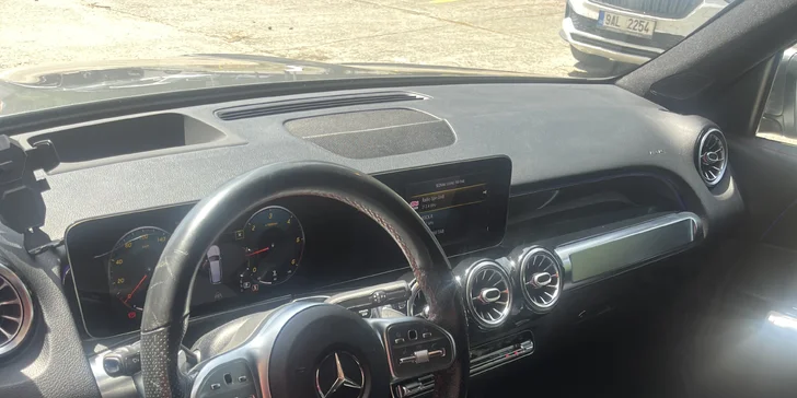 Detailní čištění interiéru i exteriéru vozu včetně ochrany laku keramickým sealantem