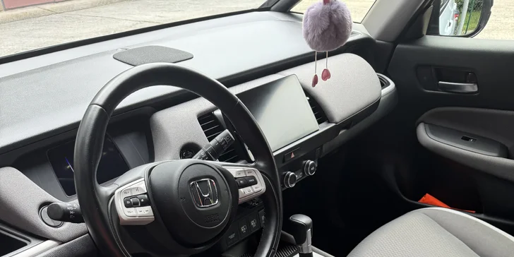 Detailní čištění interiéru i exteriéru vozu včetně ochrany laku keramickým sealantem