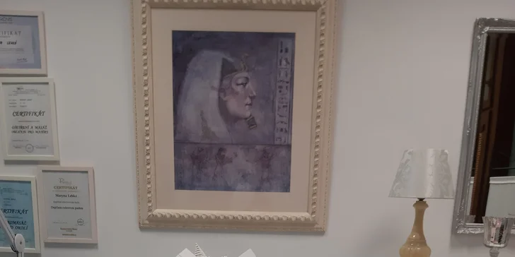 Mezoterapie obličeje nebo dekoltu s kyselinou hyaluronovou a smĕsí vitamínů