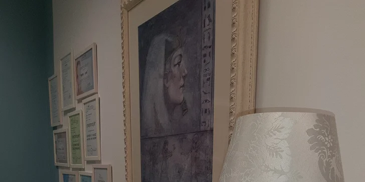 Mezoterapie obličeje nebo dekoltu s kyselinou hyaluronovou a smĕsí vitamínů