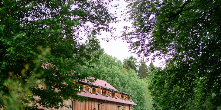 Moravský kras: nádherné ubytování v přírodě s polopenzí i vínem a privátním wellness