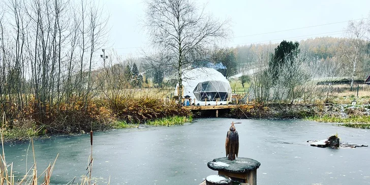Glamping na severu Čech s rybníkem a horkou lázní: ubytování až pro 6 osob