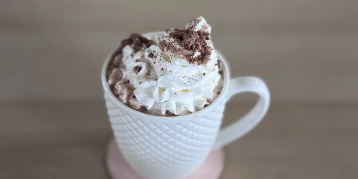 Horká čokoláda podle výběru v kavárně s dětskou herničkou