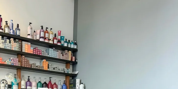 Komplexní péče o vaše vlasy: wellness a diagnostika vlasové pokožky, masáž