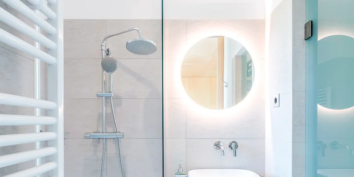 Výjimečný adult-friendly pobyt v designové chatce s privátní saunou a vířivkou