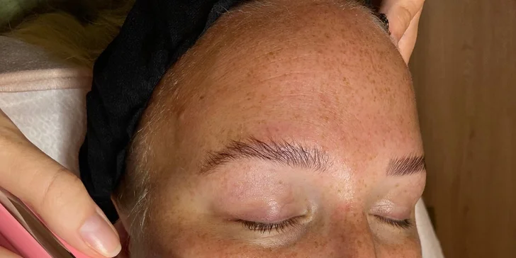 Rozmazlete sebe i svou pleť: hydratační či anti-age ošetření, lifting řas nebo laminace obočí