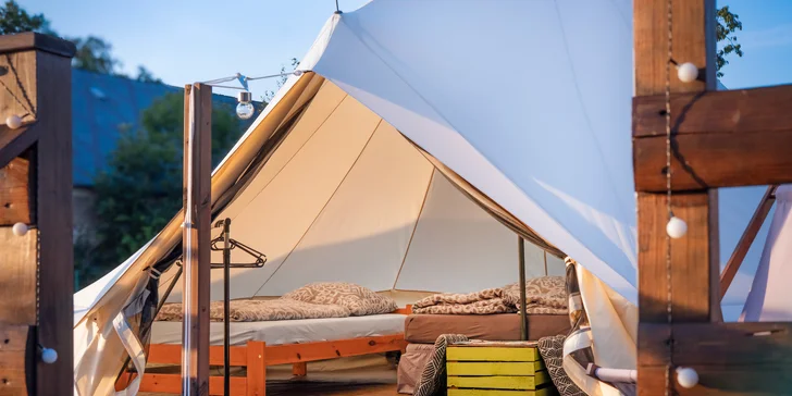 Glamping v polských Krkonoších: stanové městečko nedaleko Jelení Hory, výlety do přírody