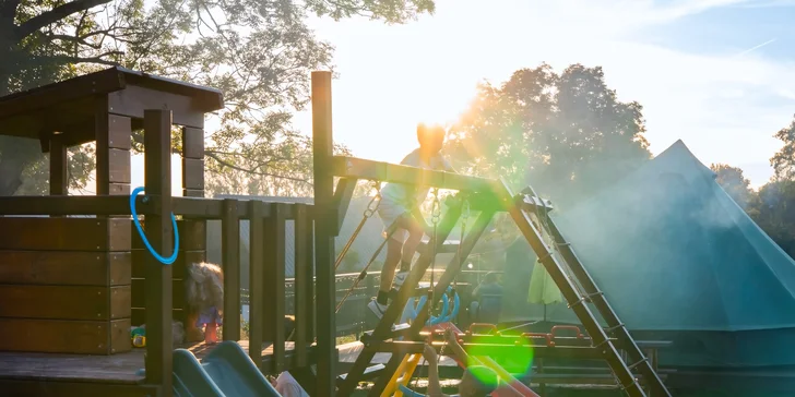 Glamping v polských Krkonoších: stanové městečko nedaleko Jelení Hory, výlety do přírody