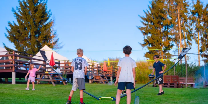 Glamping v polských Krkonoších: stanové městečko nedaleko Jelení Hory, výlety do přírody