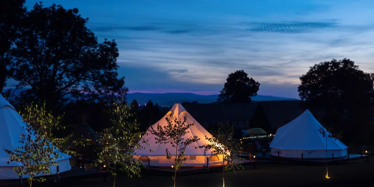 Glamping v polských Krkonoších: stanové městečko nedaleko Jelení Hory, výlety do přírody
