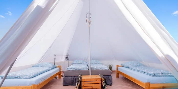 Glamping v polských Krkonoších: stanové městečko nedaleko Jelení Hory, výlety do přírody