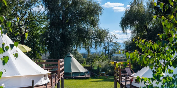 Glamping v polských Krkonoších: stanové městečko nedaleko Jelení Hory, výlety do přírody