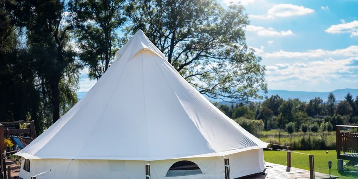 Glamping v polských Krkonoších: stanové městečko nedaleko Jelení Hory, výlety do přírody