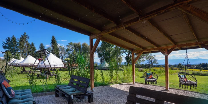 Glamping v polských Krkonoších: stanové městečko nedaleko Jelení Hory, výlety do přírody