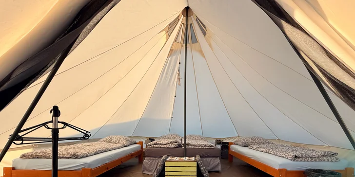 Glamping v polských Krkonoších: stanové městečko nedaleko Jelení Hory, výlety do přírody