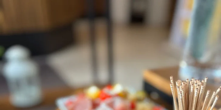 Degustace vína či nealko vína vč. tapas a výkladu, pro 1 i 2 osoby