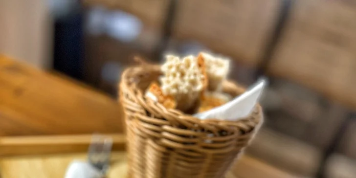 Degustace vína či nealko vína vč. tapas a výkladu, pro 1 i 2 osoby