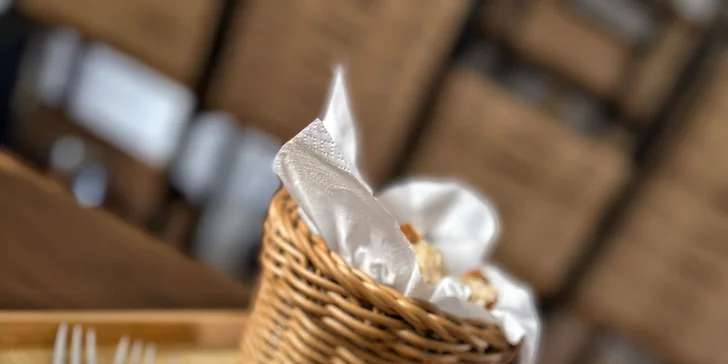 Degustace vína či nealko vína vč. tapas a výkladu, pro 1 i 2 osoby