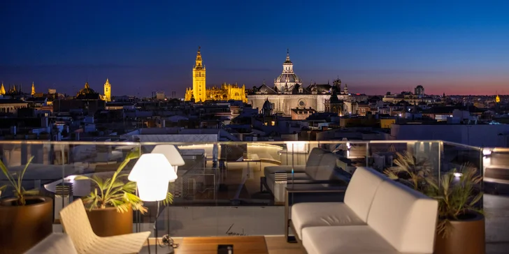 Moderní 4* hotel v centru španělské Sevilly se snídaní a bazénem