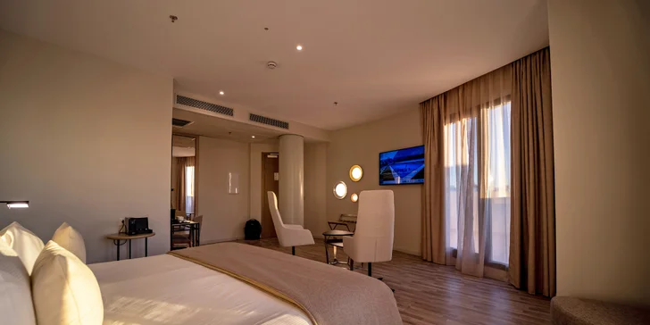 Moderní 4* hotel v centru španělské Sevilly se snídaní a bazénem